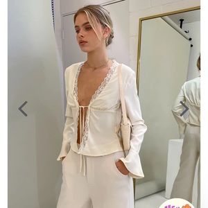 Vrg Grl Vintage Moment Tie-front Top NWT